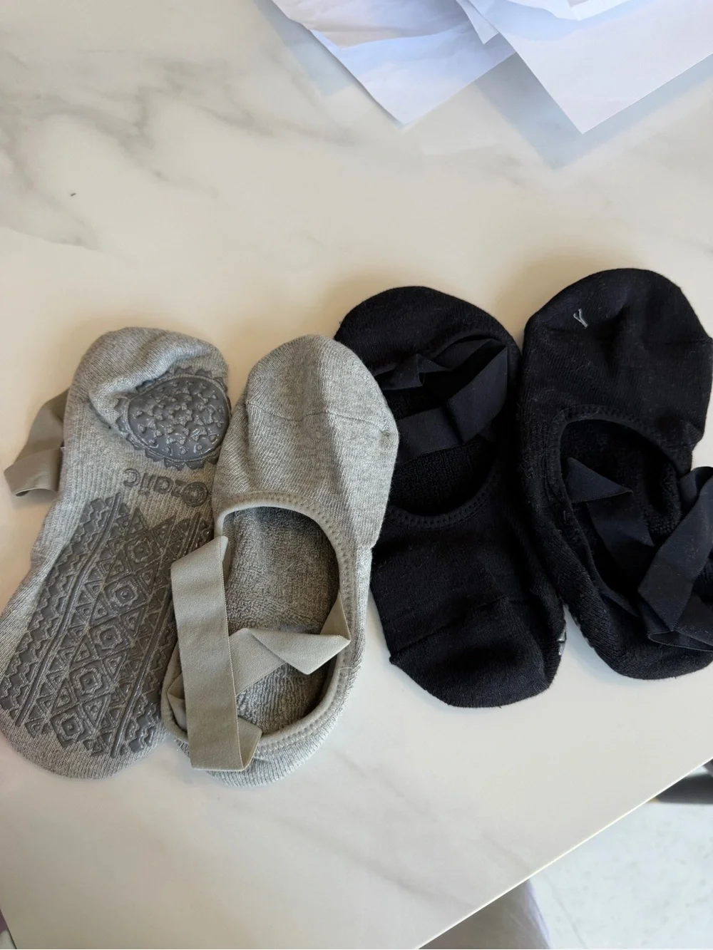 2 Pairs Women’s Ballet Pilates Yoga Grip Socks Gray & Black Criss Cross Non-Slip